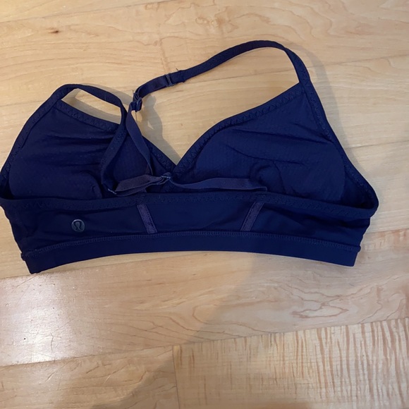Lululemon Sports Bra - size 6 - Picture 2 of 2